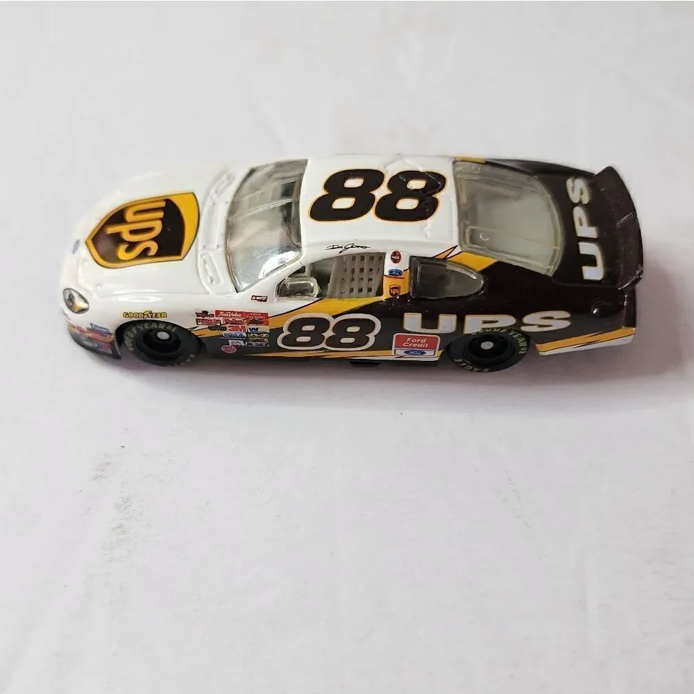Dale Jarrett #88 UPS The Victory Lap 2003 Taurus Elite 1:64 Diecast 1 of 408
